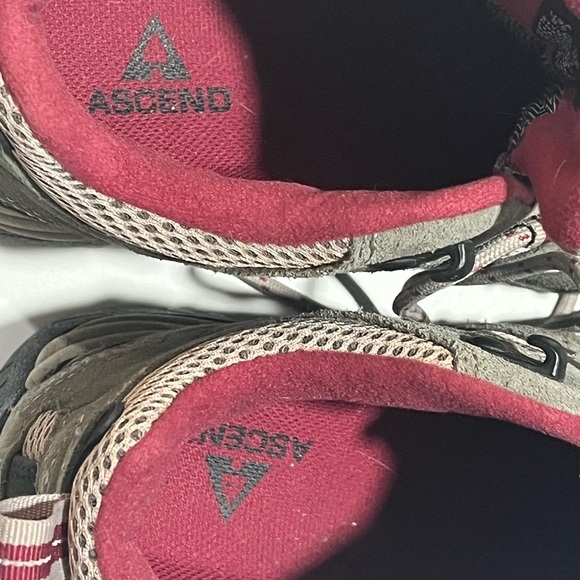 Ascend sz 8.5 Leather Hiking Boots with Magenta Highlights - Picture 5 of 8